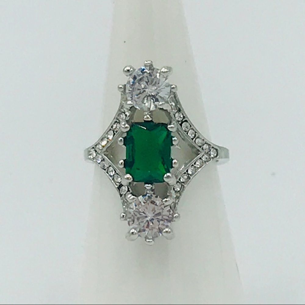 FAUX EMERALD & DIAMOND COCKTAIL RING - Picture 4 of 5